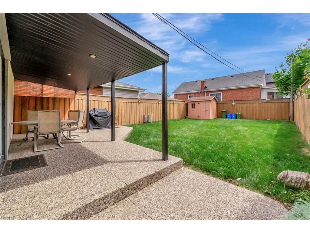 









746


Roxborough

Avenue,
Hamilton,




ON
L8H 1S8

