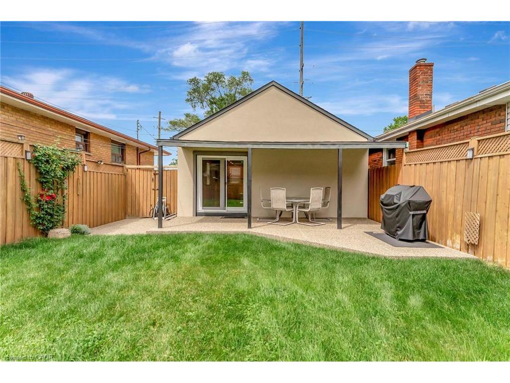 









746


Roxborough

Avenue,
Hamilton,




ON
L8H 1S8

