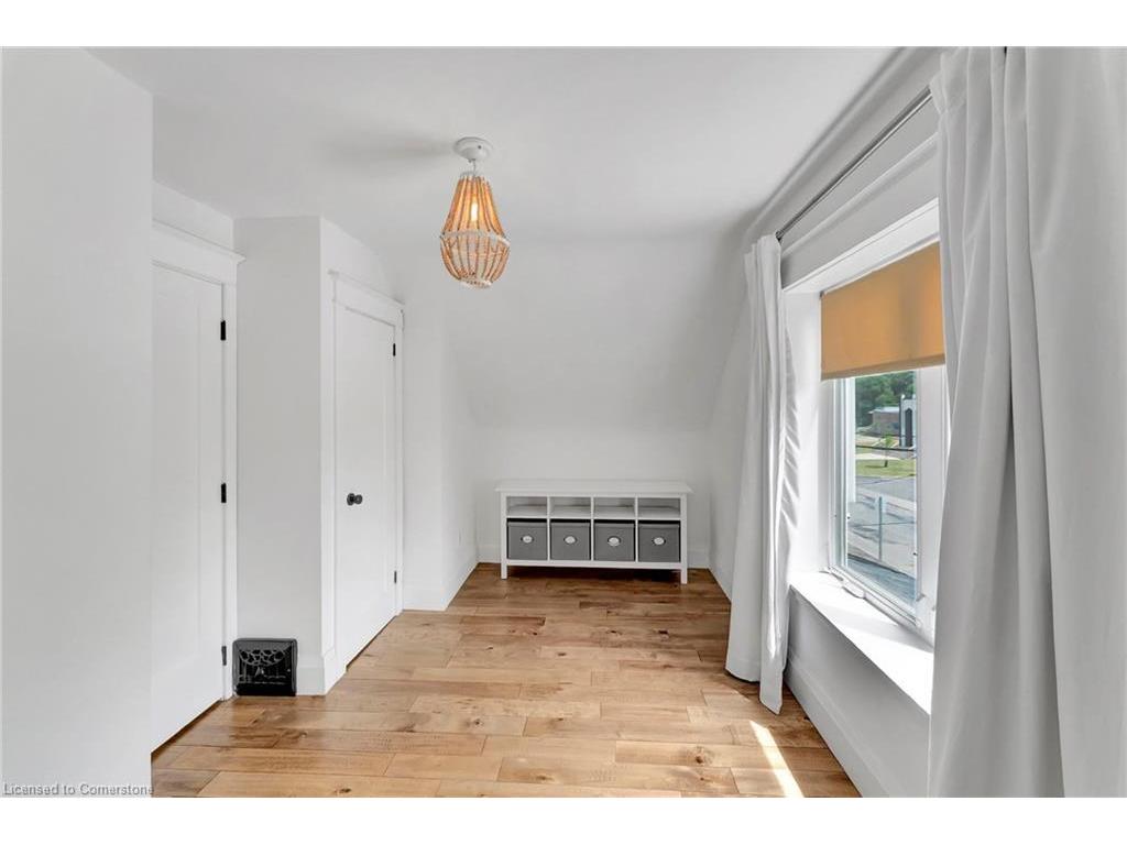 









433


Hughson

Street North,
Hamilton,




ON
L8L 4N4

