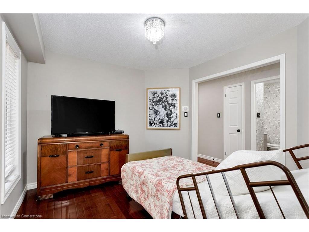 









2006


Glenada

Crescent, 7,
Oakville,




ON
L6H 5R9

