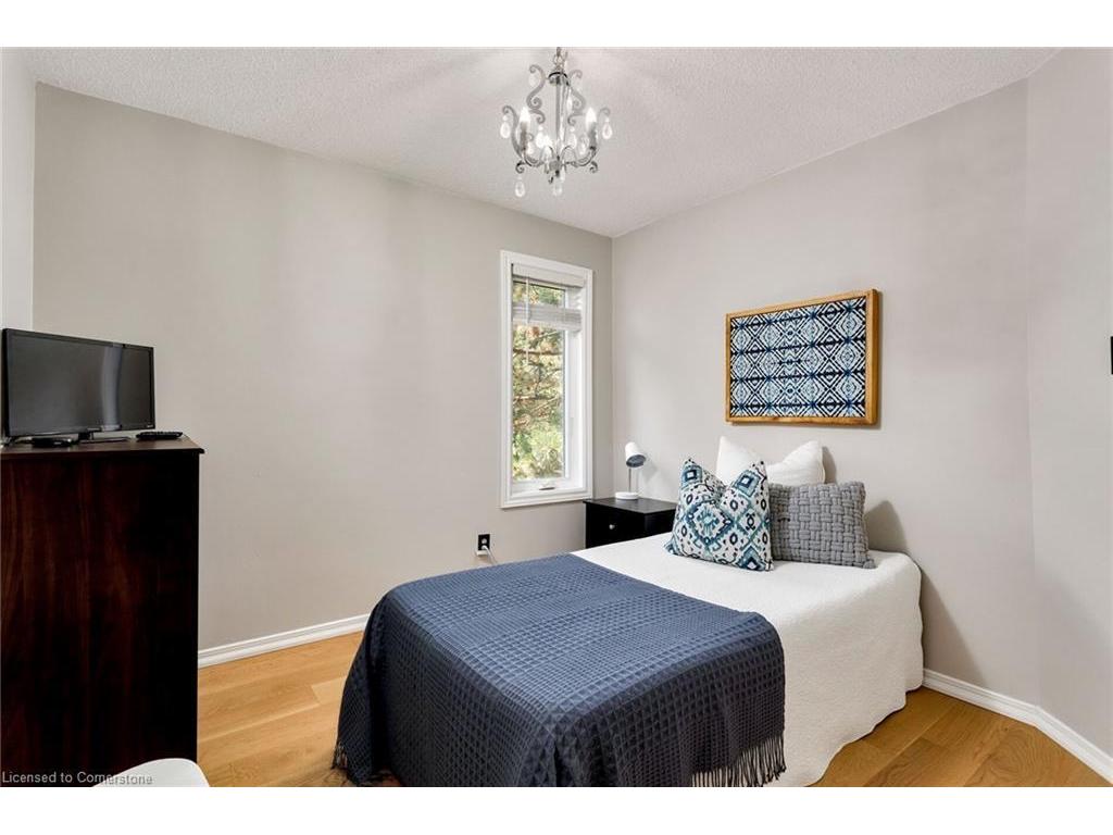 









2006


Glenada

Crescent, 7,
Oakville,




ON
L6H 5R9

