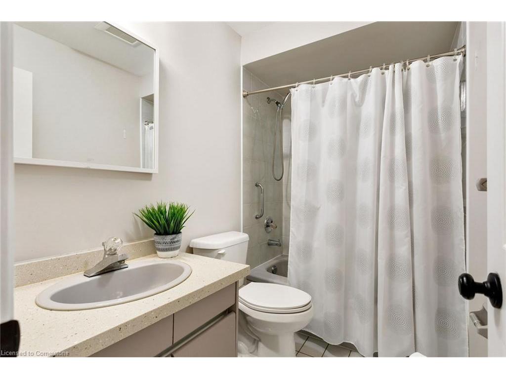 









2006


Glenada

Crescent, 7,
Oakville,




ON
L6H 5R9

