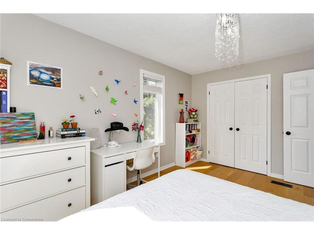 









2006


Glenada

Crescent, 7,
Oakville,




ON
L6H 5R9

