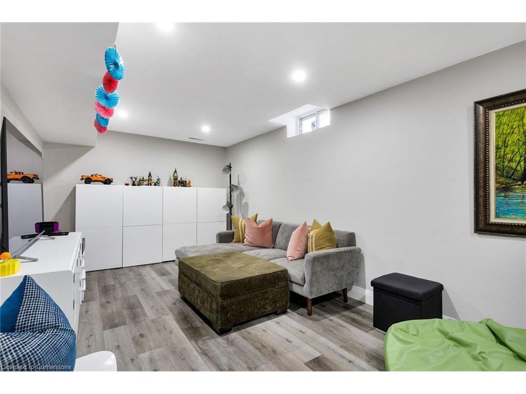 









2006


Glenada

Crescent, 7,
Oakville,




ON
L6H 5R9

