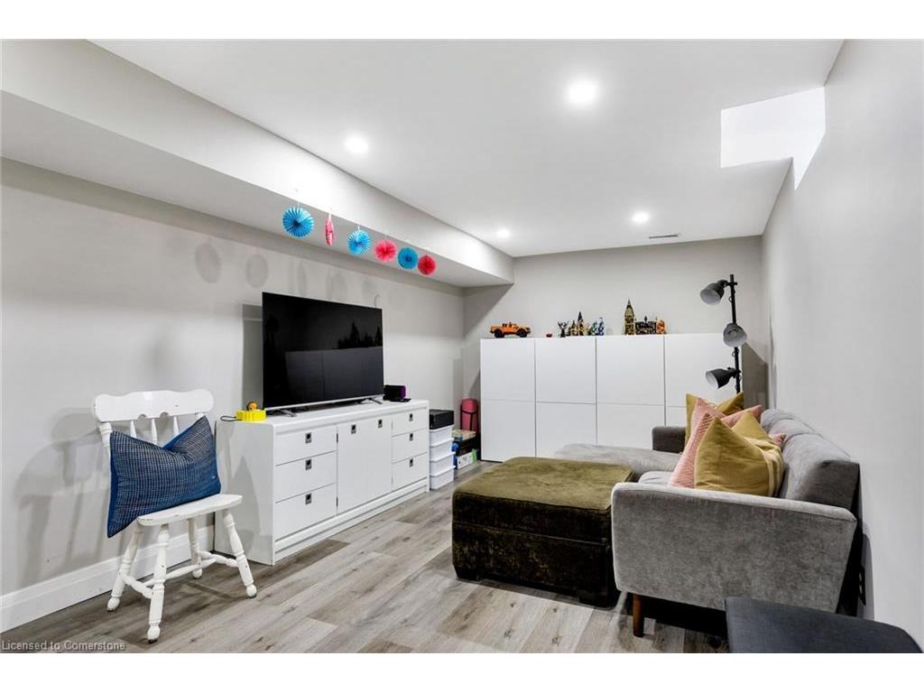 









2006


Glenada

Crescent, 7,
Oakville,




ON
L6H 5R9

