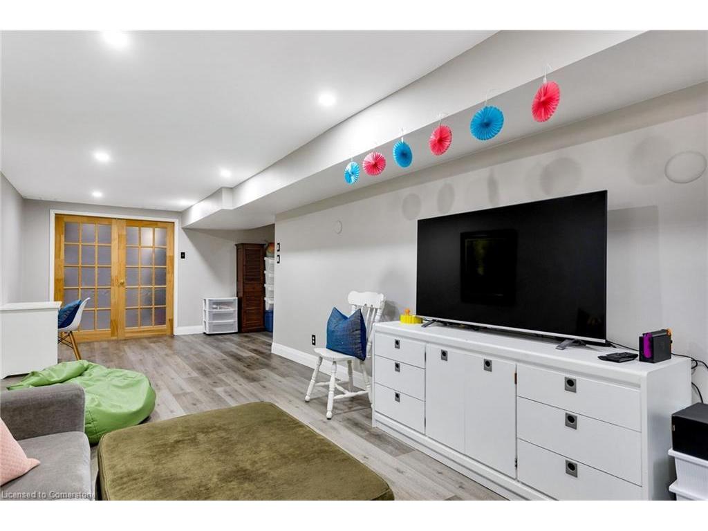 









2006


Glenada

Crescent, 7,
Oakville,




ON
L6H 5R9

