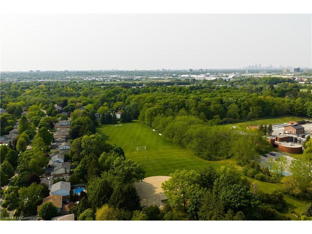 









2358


Canso

Road,
Oakville,




ON
L6J 5W6

