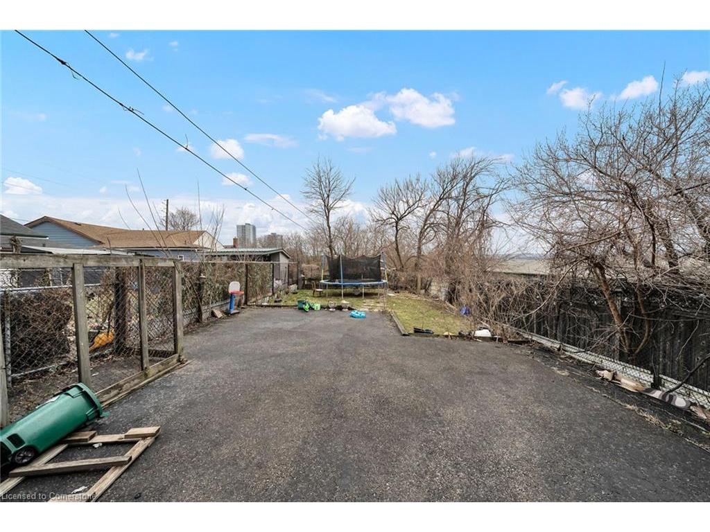 









199


Bay

Street North,
Hamilton,




ON
L8R 2R1

