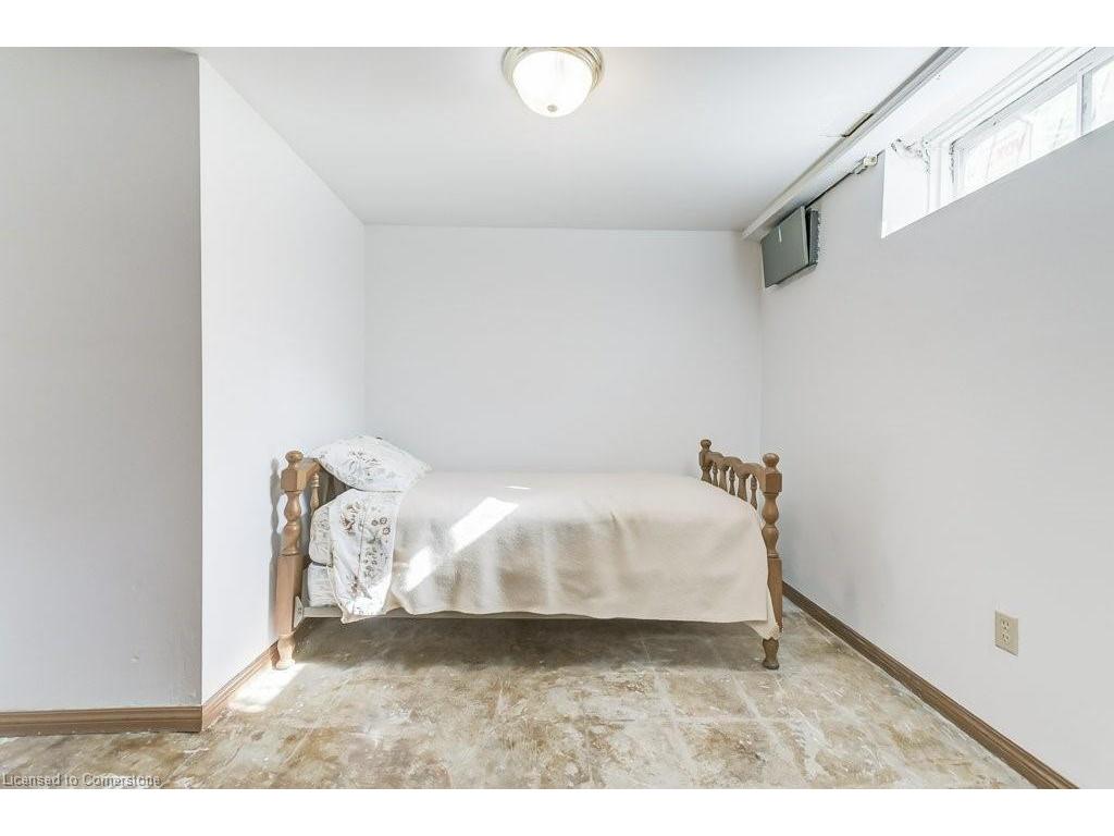 









11


Rogers

Road,
Dundas,




ON
L9H 4E2

