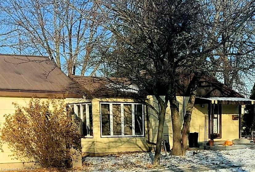 









976


Stone Church

Road East,
Hamilton,




ON
L8W 1B1

