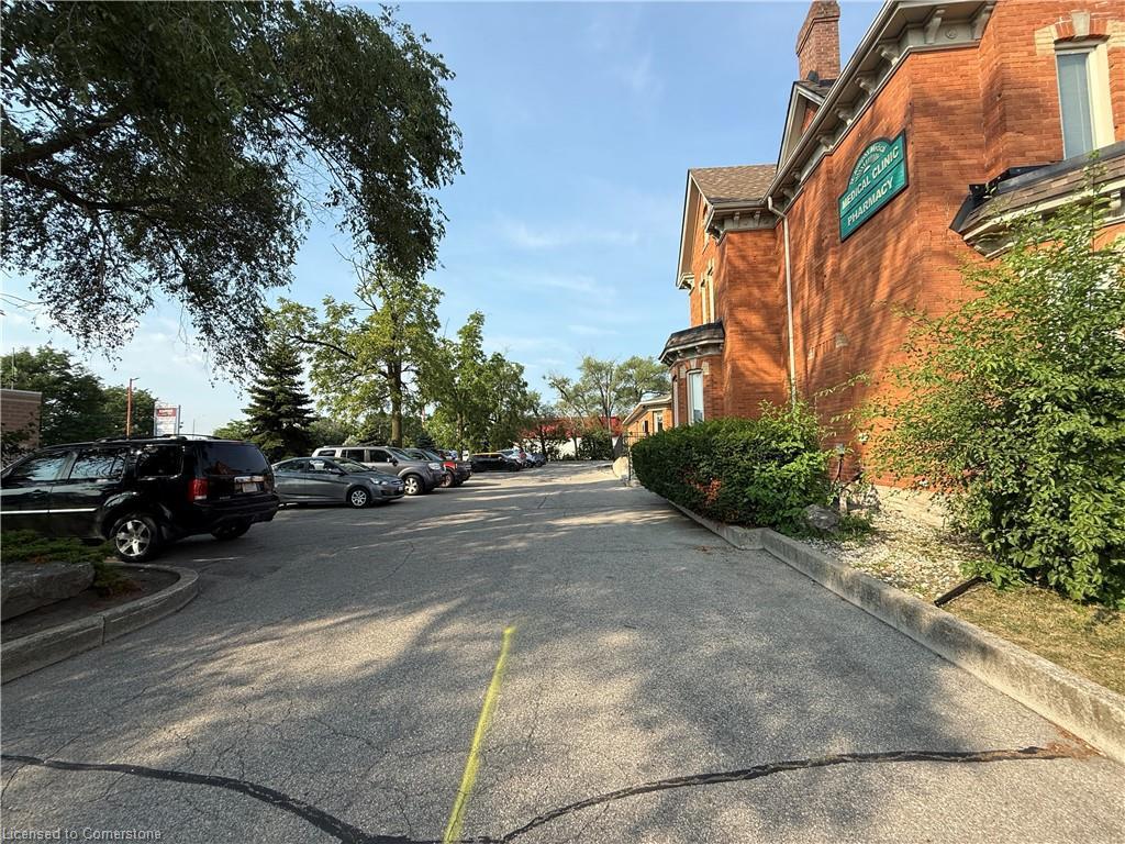 









906


Brant

Street,
Burlington,




ON
L7R 2J5

