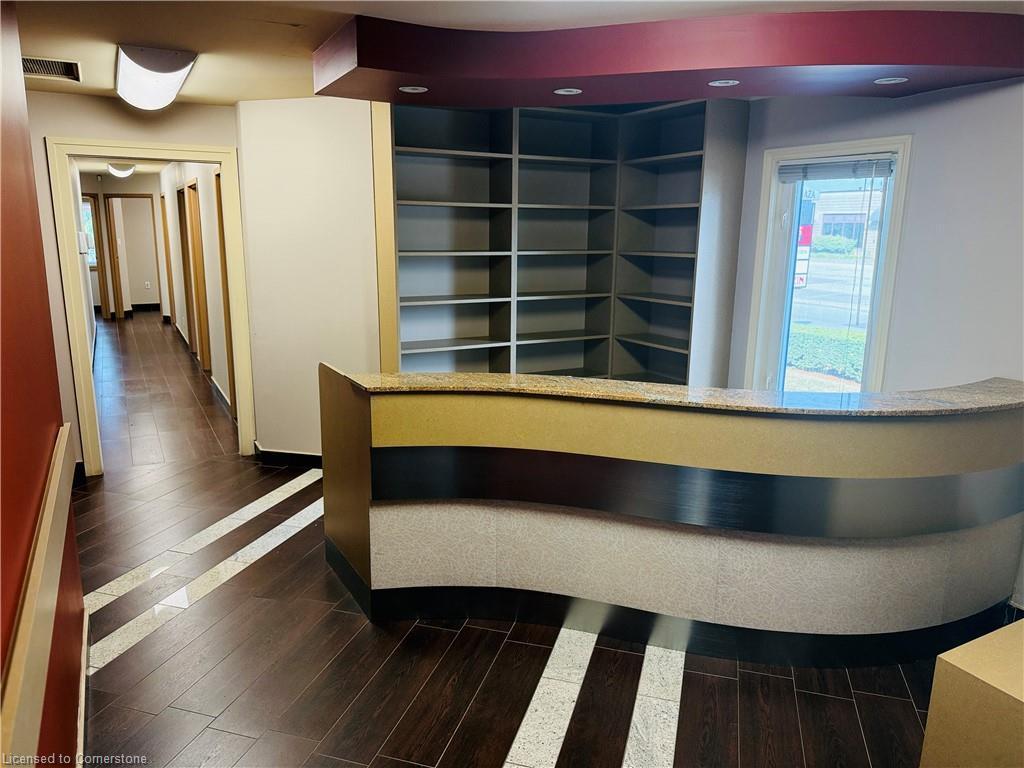 









906


Brant

Street,
Burlington,




ON
L7R 2J5

