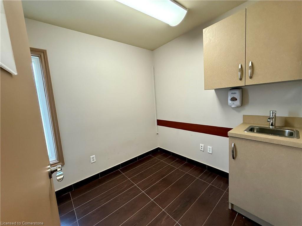 









906


Brant

Street,
Burlington,




ON
L7R 2J5

