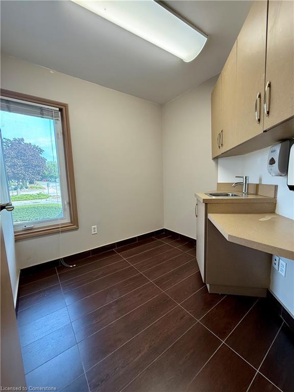 









906


Brant

Street,
Burlington,




ON
L7R 2J5

