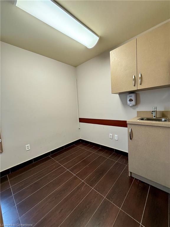 









906


Brant

Street,
Burlington,




ON
L7R 2J5

