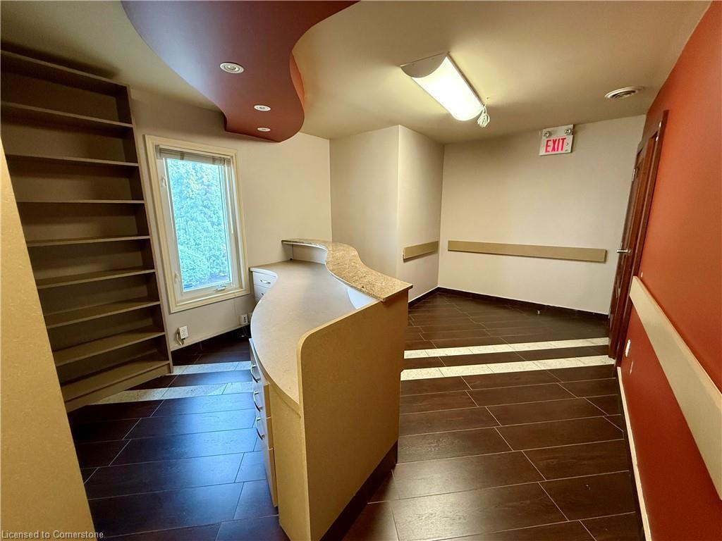 









906


Brant

Street,
Burlington,




ON
L7R 2J5

