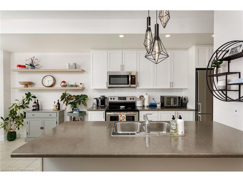 









405


Plains

Road, 22,
Burlington,




ON
L7T 2C9

