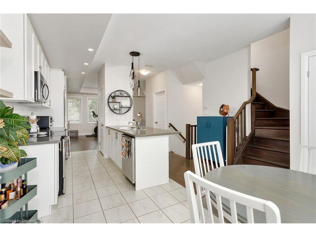 









405


Plains

Road, 22,
Burlington,




ON
L7T 2C9

