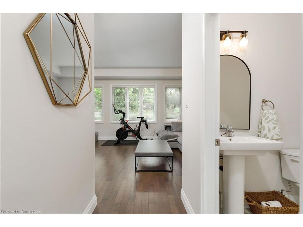









405


Plains

Road, 22,
Burlington,




ON
L7T 2C9

