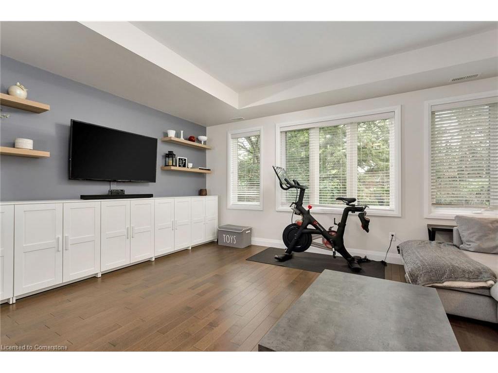 









405


Plains

Road, 22,
Burlington,




ON
L7T 2C9

