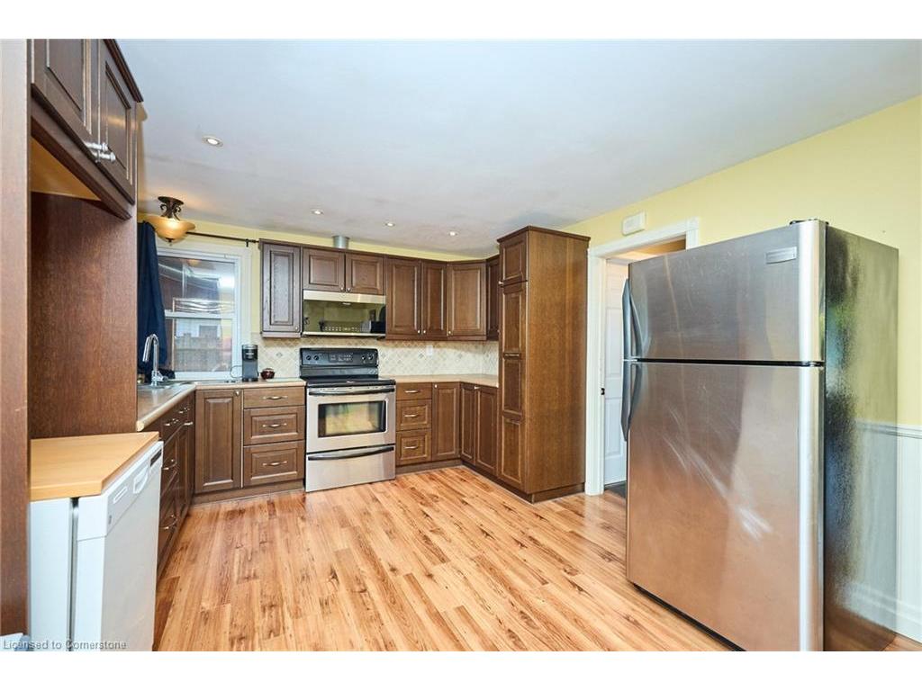 









303


Park

Avenue West,
Dunnville,




ON
N1A 1M7

