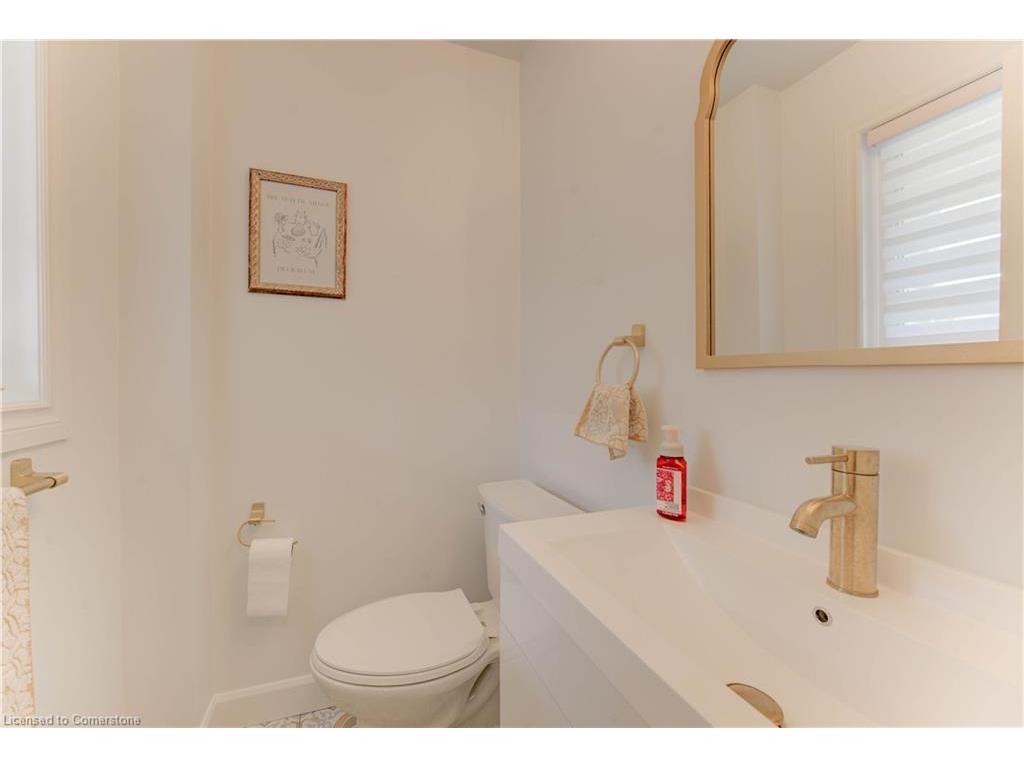 









916


Veronica

Court,
Kitchener,




ON
N2A 4G4

