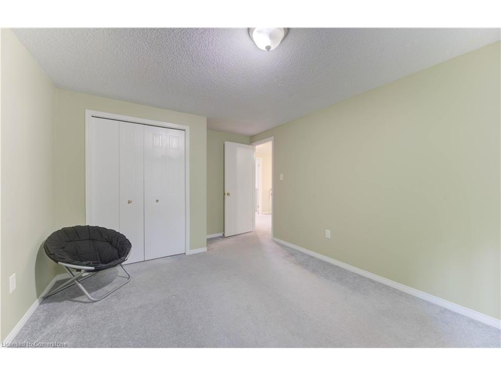 









916


Veronica

Court,
Kitchener,




ON
N2A 4G4

