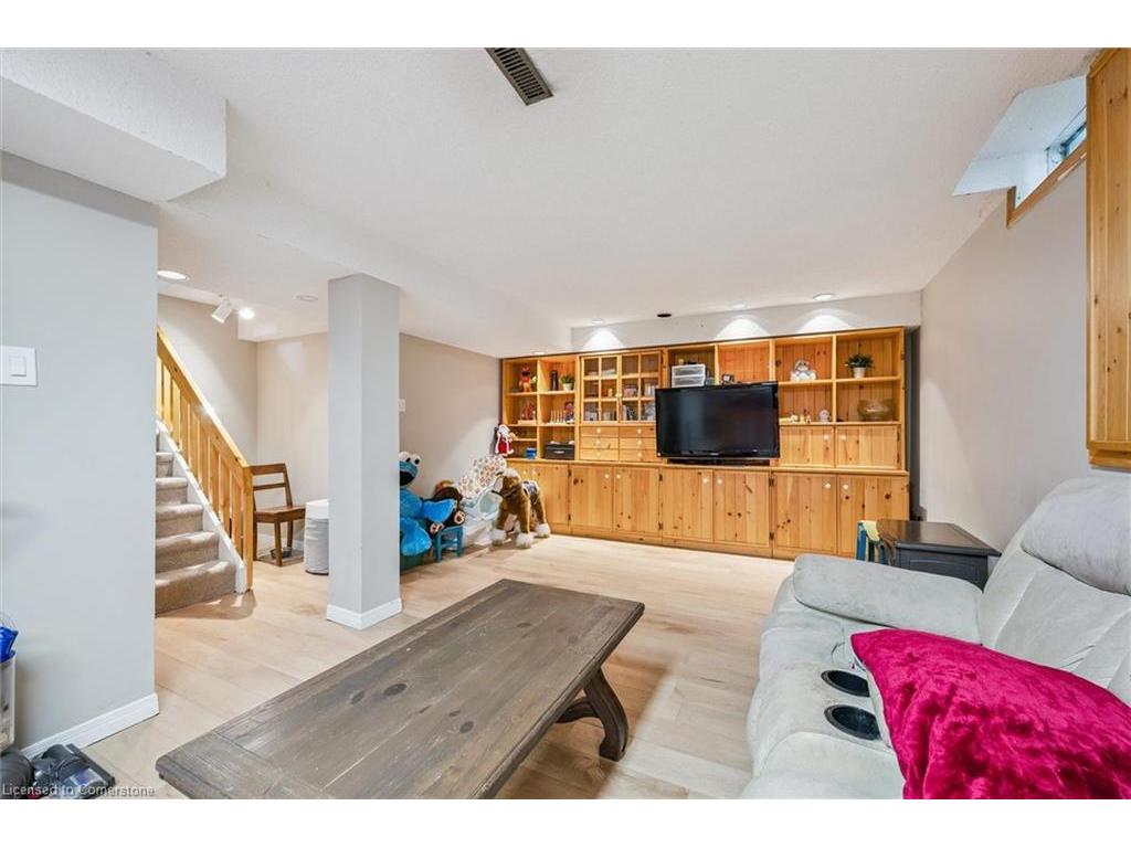 









177


Royal Orchard

Drive,
Kitchener,




ON
N2N 1T8

