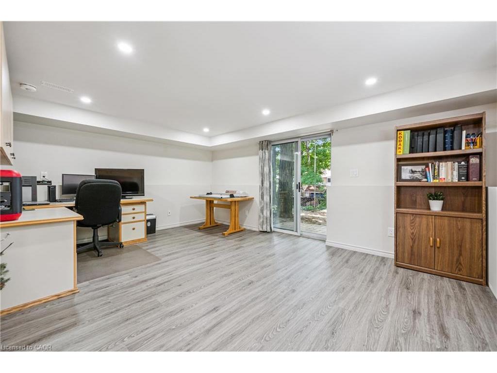 









558


Elm Ridge

Place,
Waterloo,




ON
N2L 4P7

