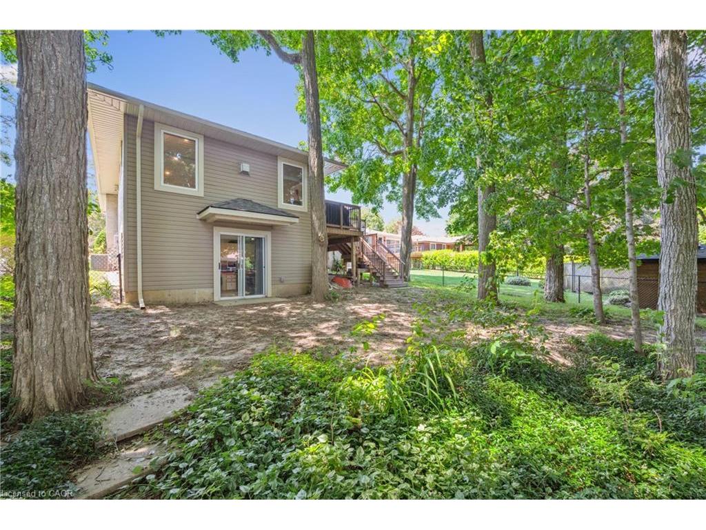 









558


Elm Ridge

Place,
Waterloo,




ON
N2L 4P7

