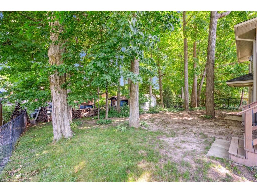









558


Elm Ridge

Place,
Waterloo,




ON
N2L 4P7

