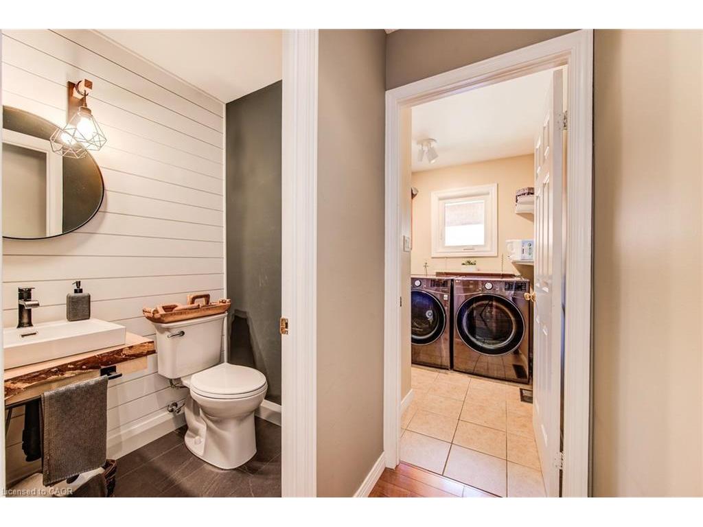 









33


Tinatawa

Court,
Kitchener,




ON
N2A 3G9

