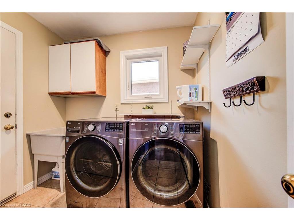 









33


Tinatawa

Court,
Kitchener,




ON
N2A 3G9

