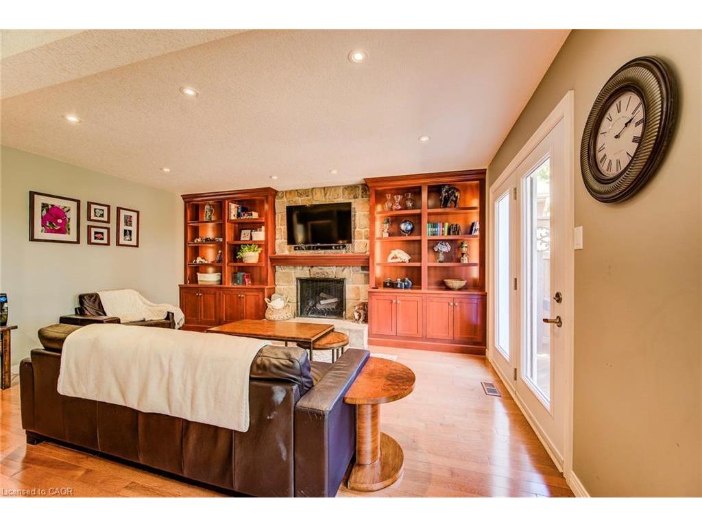 









33


Tinatawa

Court,
Kitchener,




ON
N2A 3G9

