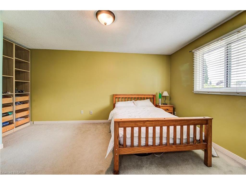 









33


Tinatawa

Court,
Kitchener,




ON
N2A 3G9

