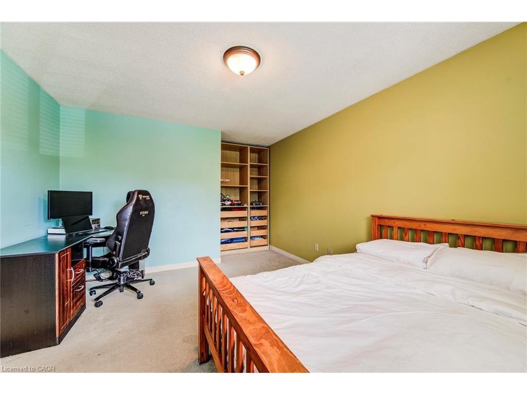 









33


Tinatawa

Court,
Kitchener,




ON
N2A 3G9

