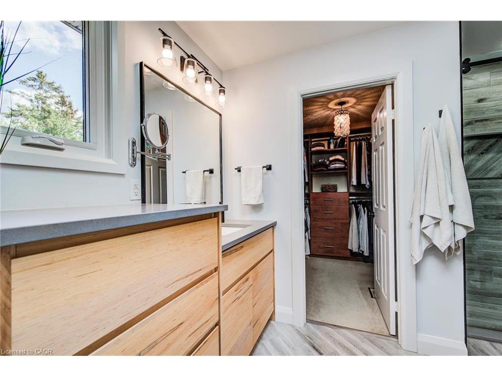 









33


Tinatawa

Court,
Kitchener,




ON
N2A 3G9

