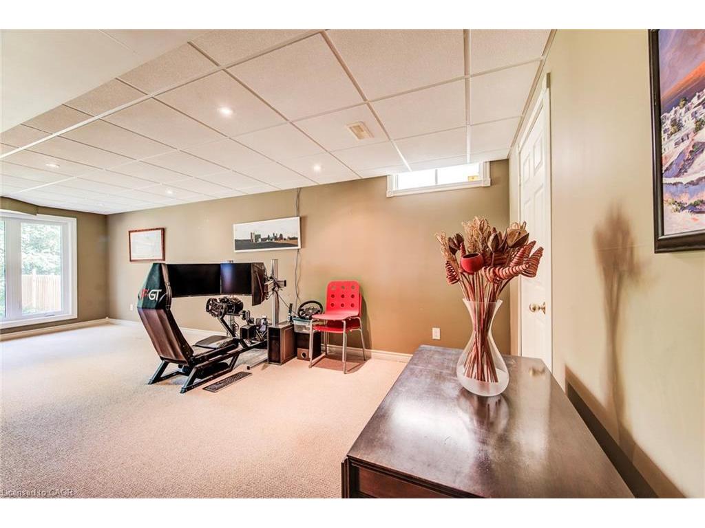 









33


Tinatawa

Court,
Kitchener,




ON
N2A 3G9

