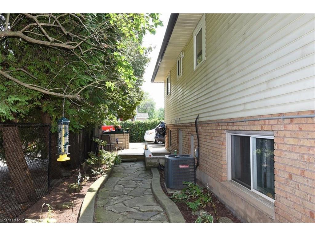 









5


7th

Street,
Grimsby,




ON
L3M 2T5

