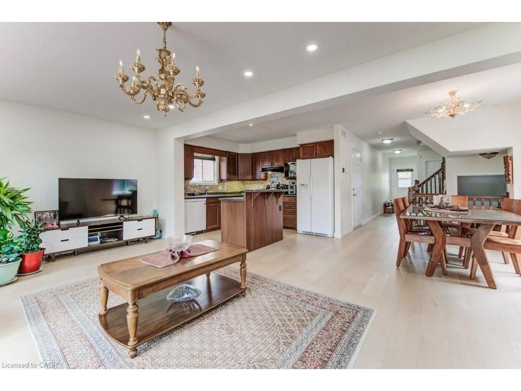









220


Lemon Grass

Crescent,
Kitchener,




ON
N2N 3R7

