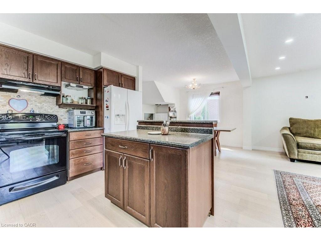 









220


Lemon Grass

Crescent,
Kitchener,




ON
N2N 3R7

