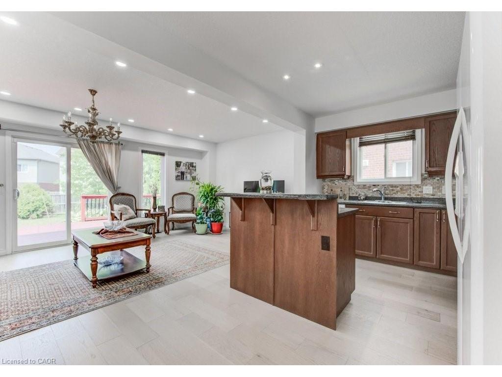 









220


Lemon Grass

Crescent,
Kitchener,




ON
N2N 3R7

