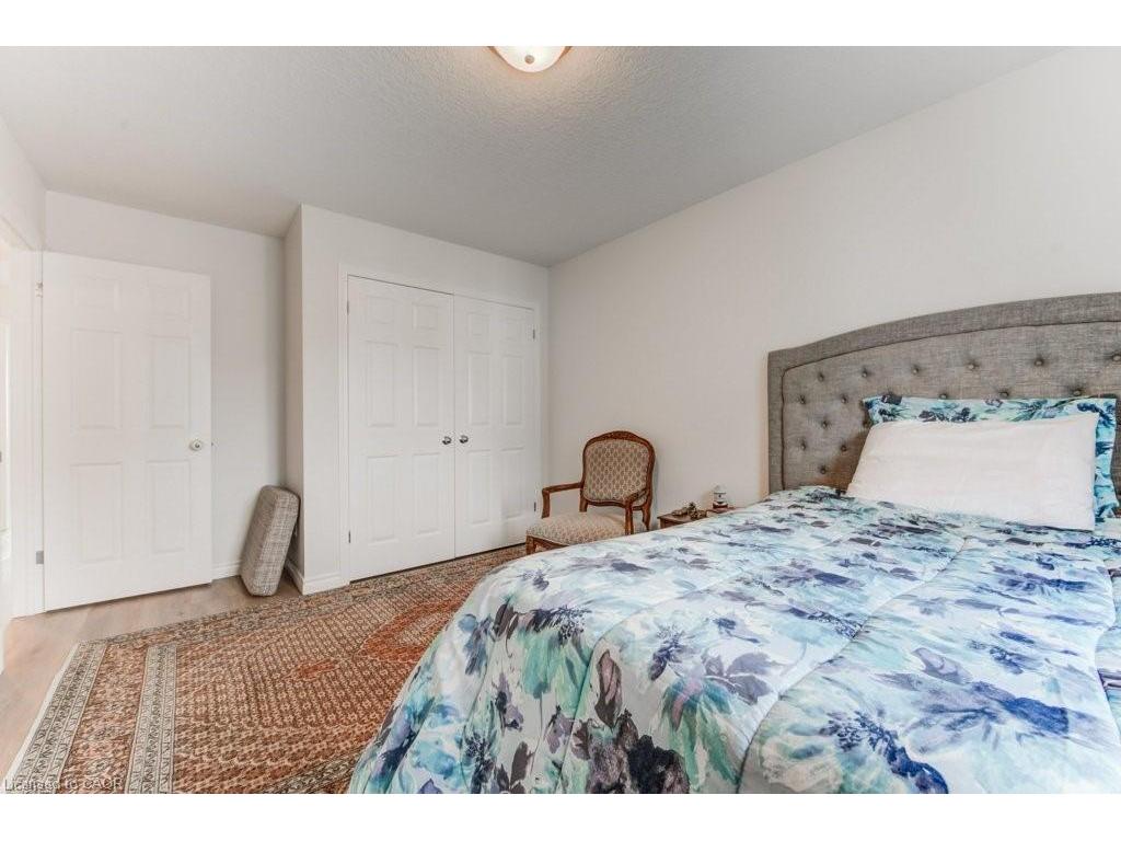 









220


Lemon Grass

Crescent,
Kitchener,




ON
N2N 3R7


