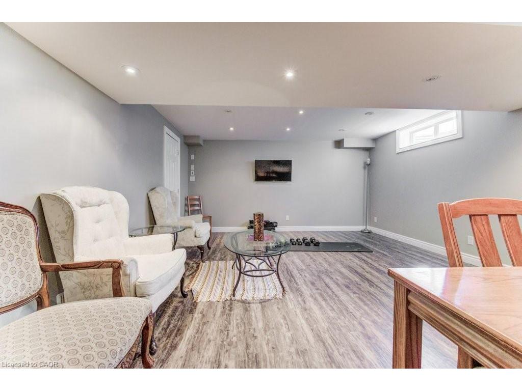 









220


Lemon Grass

Crescent,
Kitchener,




ON
N2N 3R7

