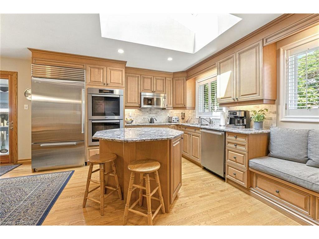 









298


Glen Afton

Drive,
Burlington,




ON
L7L 1H1

