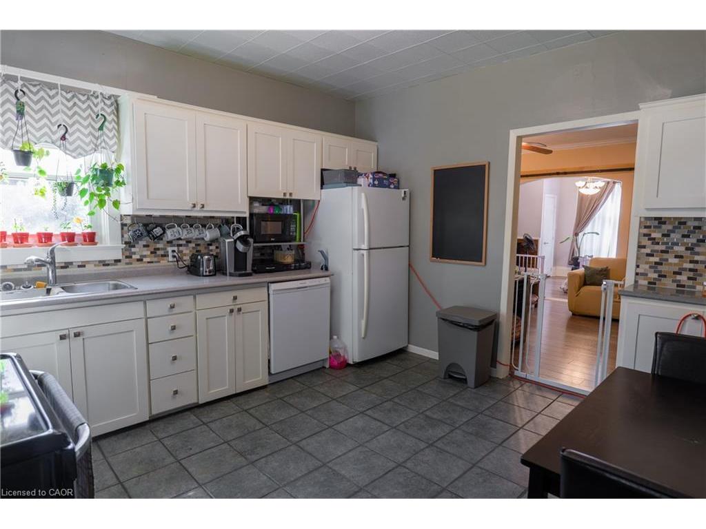 









148


East

Avenue, 1,
Brantford,




ON
N3S 3M4

