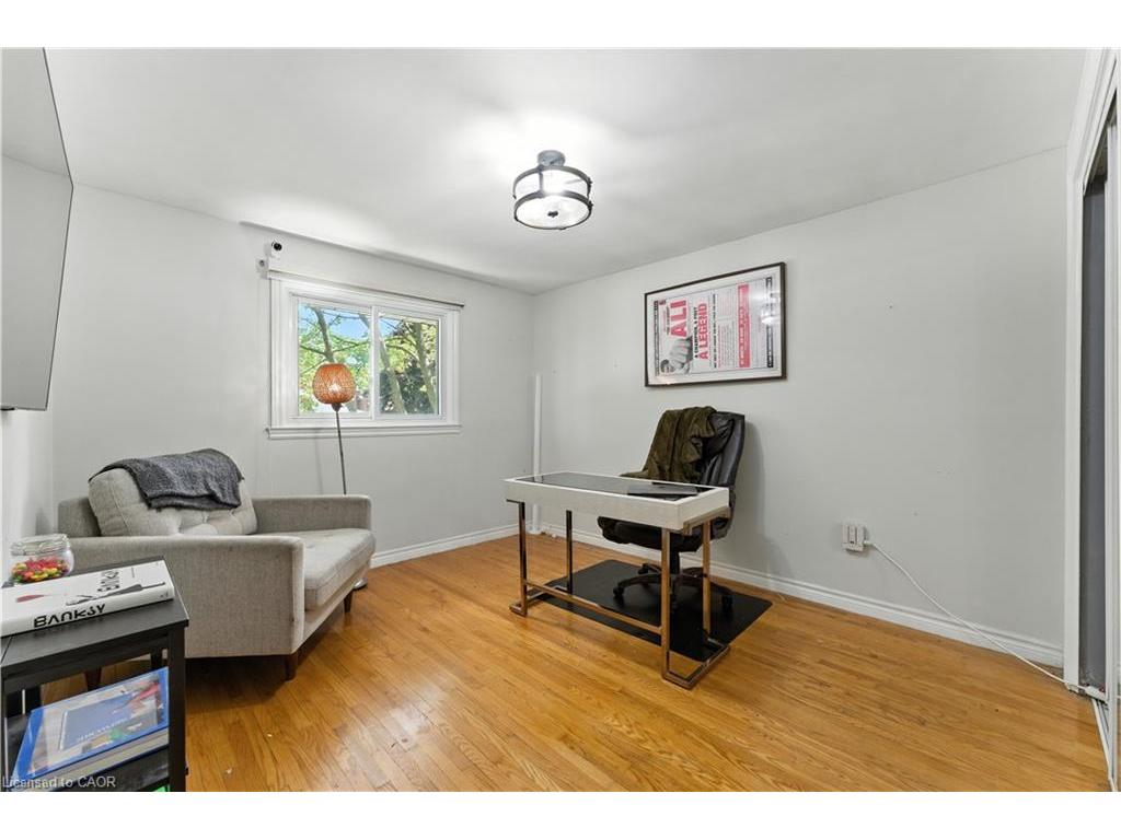 









124


Southwood

Drive,
Cambridge,




ON
N1S 3S2


