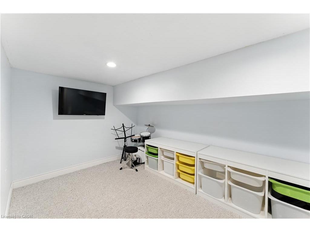 









124


Southwood

Drive,
Cambridge,




ON
N1S 3S2

