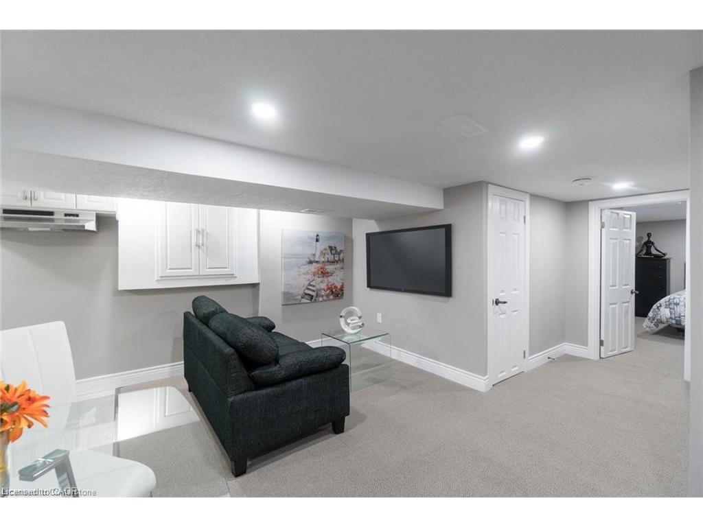 









27


Belmont

Avenue, 2,
Hamilton,




ON
L8L 7L9

