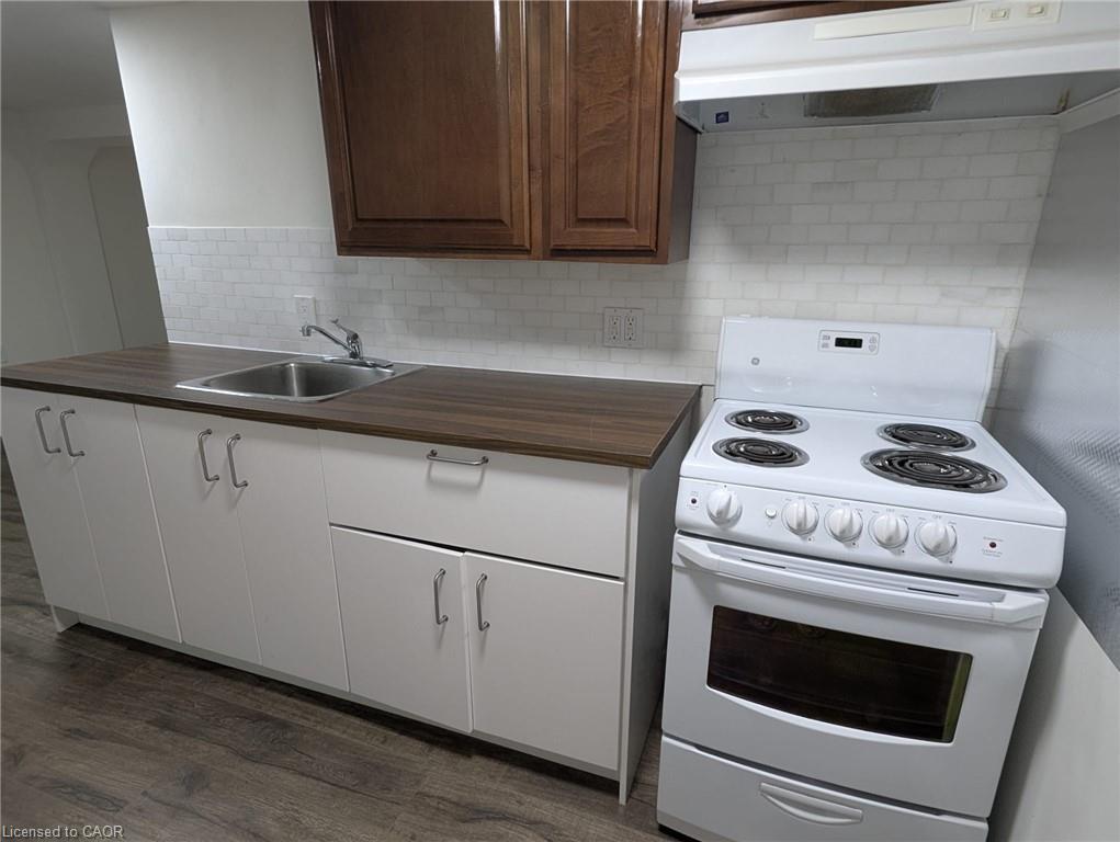 









174


Linden

Avenue, LOWER,
Scarborough,




ON
M1K 3H8

